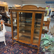 Load image into Gallery viewer, Gettysburg Furniture Quarter Sawn Oak Display Case (65x44x16)
