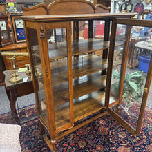 Load image into Gallery viewer, Gettysburg Furniture Quarter Sawn Oak Display Case (65x44x16)
