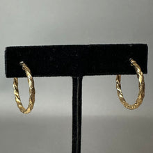 Load image into Gallery viewer, 14K Gold Twisted Hoop 1" Earrings (1.0g)
