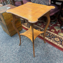 Load image into Gallery viewer, Oak Lamp Table (28x18x18)
