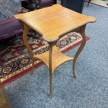 Load image into Gallery viewer, Oak Lamp Table (28x18x18)
