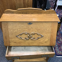 Load image into Gallery viewer, Oak Desk (45x30x12)
