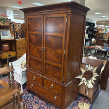 Load image into Gallery viewer, Armoire (29x45x25)

