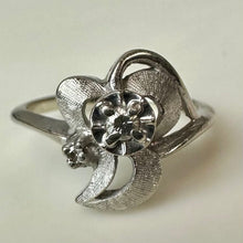 Load image into Gallery viewer, 14K White Gold Diamond Vintage Engagement Ring sz 5 (2.6g)
