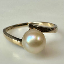 Load image into Gallery viewer, 10K Gold Pearl Vintage Ring sz 6 (1.4g)
