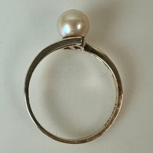 Load image into Gallery viewer, 10K Gold Pearl Vintage Ring sz 6 (1.4g)
