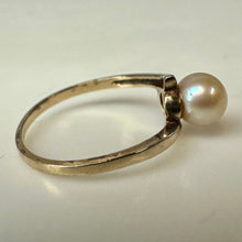 Load image into Gallery viewer, 10K Gold Pearl Vintage Ring sz 6 (1.4g)
