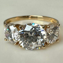 Load image into Gallery viewer, 14K Gold Cubic Zirconia 3-Stone Ring sz 8 (3.2g)
