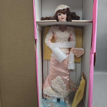 Load image into Gallery viewer, Franklin Mint Maryse Nicole Procelain Doll - Kimberly (~21")
