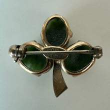 Load image into Gallery viewer, Vintage WRE Gold Filled Green Jade Clover Brooch Pin (0.75")
