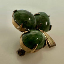 Load image into Gallery viewer, Vintage WRE Gold Filled Green Jade Clover Brooch Pin (0.75")

