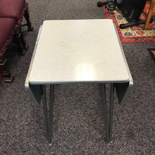 Load image into Gallery viewer, Drop Leaf Table (29x24x26/40)
