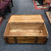 Load image into Gallery viewer, Cedar Chest (15x41x18)
