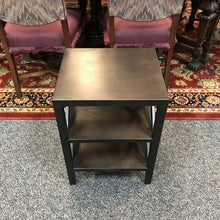 Load image into Gallery viewer, End Table (24x17x15)
