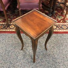 Load image into Gallery viewer, Ethan Allen Lamp Table (25x14x14)

