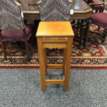Load image into Gallery viewer, Oak Lamp Table/Stand (25x14x14)
