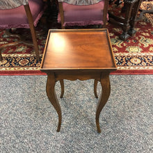 Load image into Gallery viewer, Oak Lamp Table/Stand (25x14x14)
