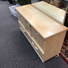 Load image into Gallery viewer, Kroehler Dresser w/Mirror (63x58x19)
