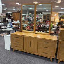 Load image into Gallery viewer, Kroehler MCM Dresser w/Dual Mirrors 9 Drawer (77x68x19))
