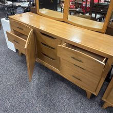 Load image into Gallery viewer, Kroehler MCM Dresser w/Dual Mirrors 9 Drawer (77x68x19))
