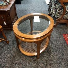 Load image into Gallery viewer, End Table w/Glass Top (22x28x23)
