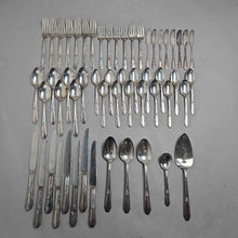 Load image into Gallery viewer, Wm Rogers Silverplate Flatware Set - Memory-Hiawatha (56pc)
