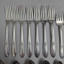 Load image into Gallery viewer, Wm Rogers Silverplate Flatware Set - Memory-Hiawatha (56pc)
