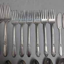 Load image into Gallery viewer, Wm Rogers Silverplate Flatware Set - Memory-Hiawatha (56pc)
