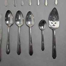 Load image into Gallery viewer, Wm Rogers Silverplate Flatware Set - Memory-Hiawatha (56pc)
