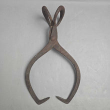 Load image into Gallery viewer, Gifford-Wood Co. Cast Iron Log/Ice Tongs Long (16")
