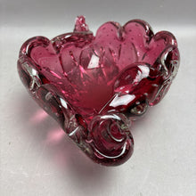 Load image into Gallery viewer, Large Cranberry Art Glass Conch Shell Bowl (4x10x7)
