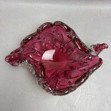 Load image into Gallery viewer, Large Cranberry Art Glass Conch Shell Bowl (4x10x7)
