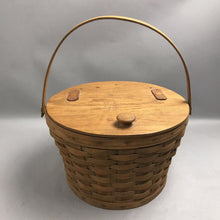 Load image into Gallery viewer, Longaberger Basket (17x15x13)
