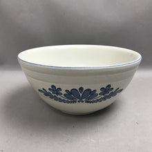 Load image into Gallery viewer, Pfaltzgraff Stoneware Yorktowne Mixing Bowl (5x10)
