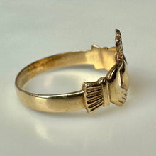 Load image into Gallery viewer, 14K European Gold Claddaugh Ring sz 6 (1.7g)
