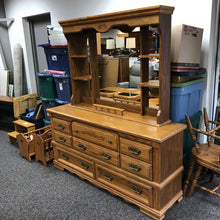 Load image into Gallery viewer, Broyhill Oak Dresser w/Mirrored Hutch (73x66x18)

