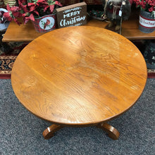 Load image into Gallery viewer, Oak Lamptable (25x28x28) AS IS
