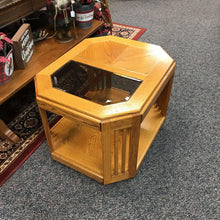 Load image into Gallery viewer, Oak End Table w/Glass Top (21x30x25) AS IS
