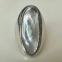 Load image into Gallery viewer, Vintage Sterling Mother of Pearl Oval RIng sz 7

