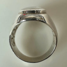 Load image into Gallery viewer, Vintage Sterling Mother of Pearl Oval RIng sz 7
