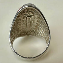 Load image into Gallery viewer, Vintage Sterling Mother of Pearl Oval RIng sz 7

