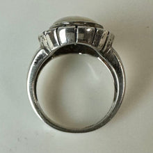 Load image into Gallery viewer, Vintage Sterling Mother of Pearl Greek Key Design Ring sz 6
