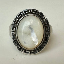 Load image into Gallery viewer, Vintage Sterling Mother of Pearl Greek Key Design Ring sz 6
