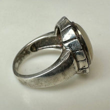 Load image into Gallery viewer, Vintage Sterling Mother of Pearl Greek Key Design Ring sz 6
