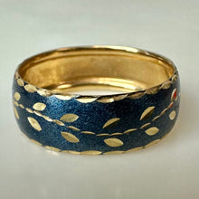 Load image into Gallery viewer, 14K Gold Milor Enamel Laurel Leaf Pattern Band Ring sz 6 (1.0g)
