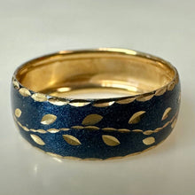 Load image into Gallery viewer, 14K Gold Milor Enamel Laurel Leaf Pattern Band Ring sz 6 (1.0g)
