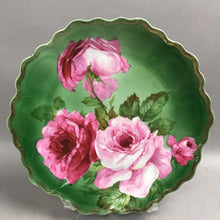Load image into Gallery viewer, Royal Munich #7321 Green &amp; Pink Rose Scalloped Plate (9.75")
