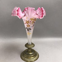 Load image into Gallery viewer, Victorian Epergne Horn Trump Vase (8.75")
