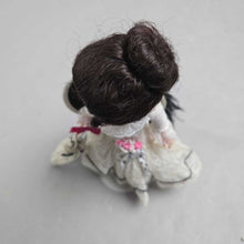Load image into Gallery viewer, Madame Alexander Miss Eliza Doolittle Cissette Doll (~9")
