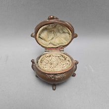 Load image into Gallery viewer, Antique B&amp;W Footed Souvenir Trinket/Jewelry Box, Duluth, Minn (2x2.25x2.5)
